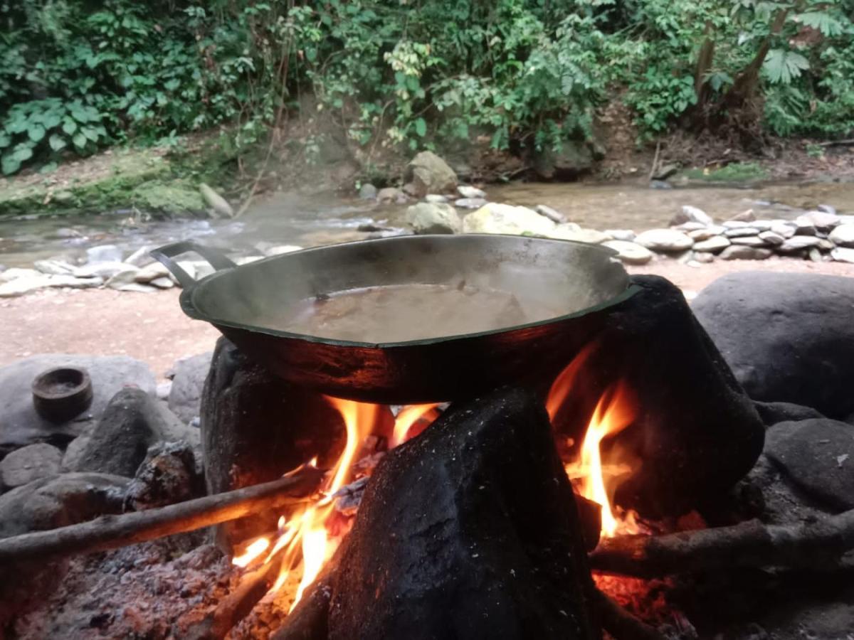 Lucky Bamboo'Bungalows-Resto And Orangutan Jungle Trekking Tours Bukit Lawang Exterior photo