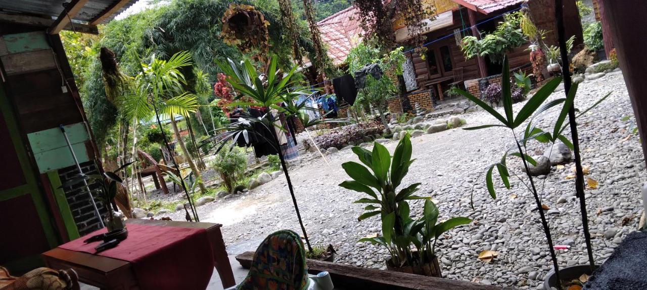 Lucky Bamboo'Bungalows-Resto And Orangutan Jungle Trekking Tours Bukit Lawang Exterior photo