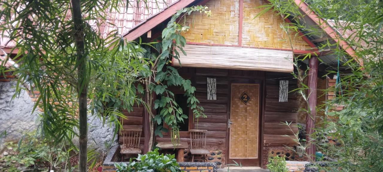 Lucky Bamboo'Bungalows-Resto And Orangutan Jungle Trekking Tours Bukit Lawang Exterior photo