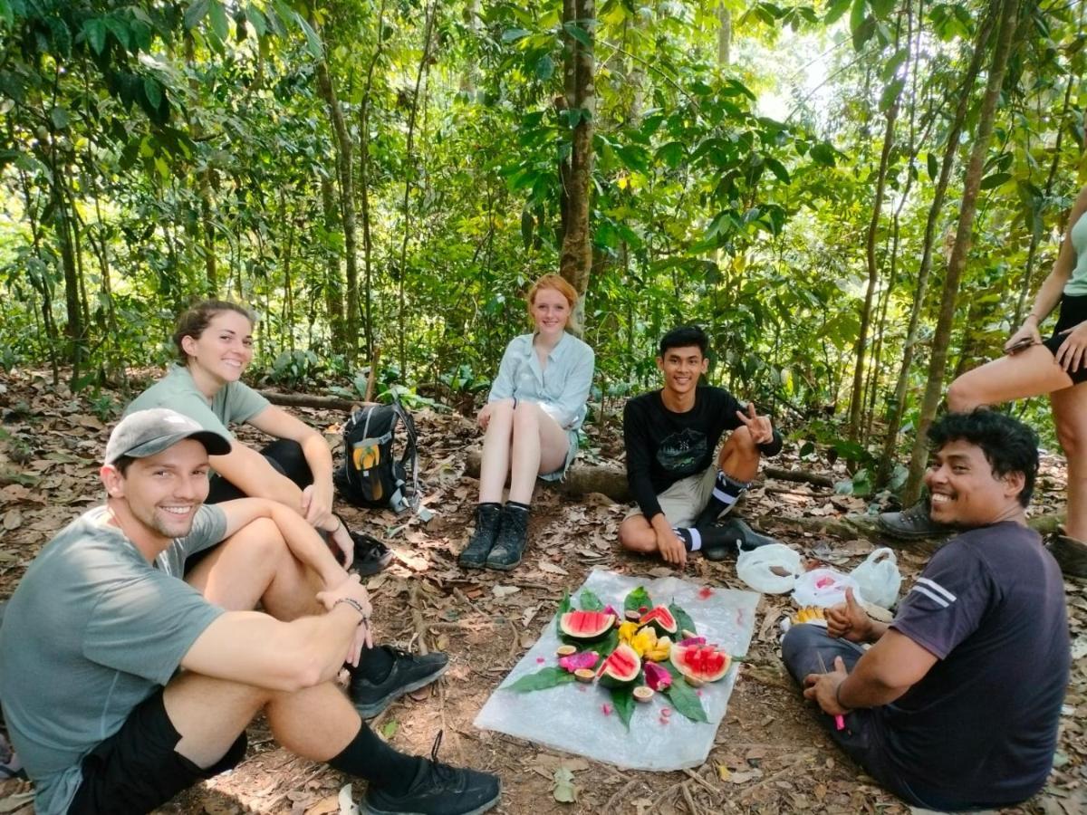 Lucky Bamboo'Bungalows-Resto And Orangutan Jungle Trekking Tours Bukit Lawang Exterior photo