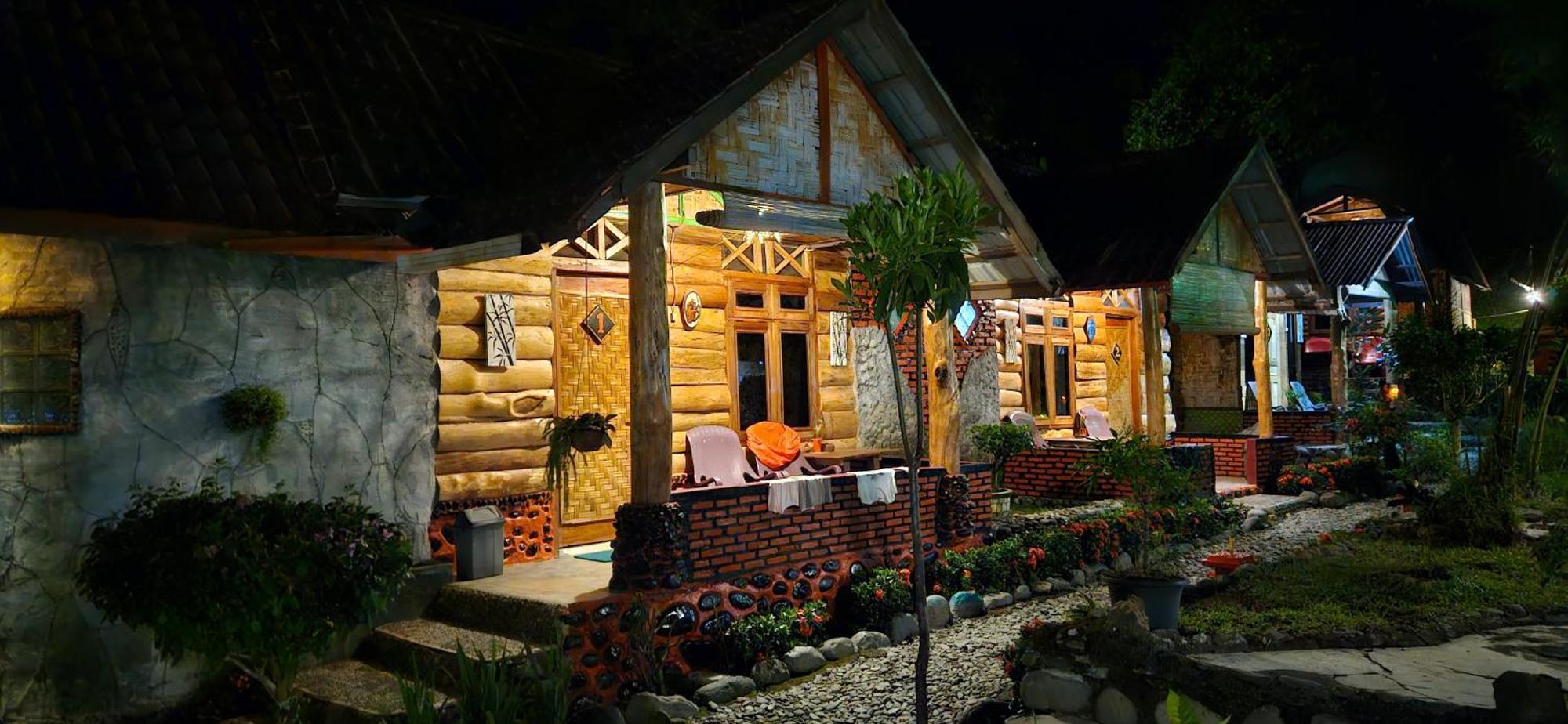 Lucky Bamboo'Bungalows-Resto And Orangutan Jungle Trekking Tours Bukit Lawang Exterior photo