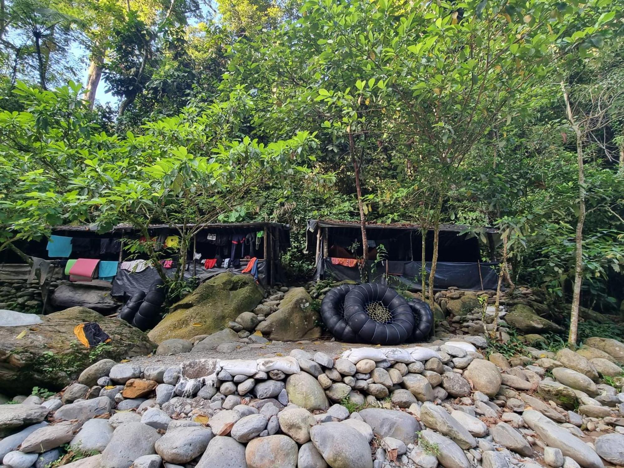 Lucky Bamboo'Bungalows-Resto And Orangutan Jungle Trekking Tours Bukit Lawang Exterior photo
