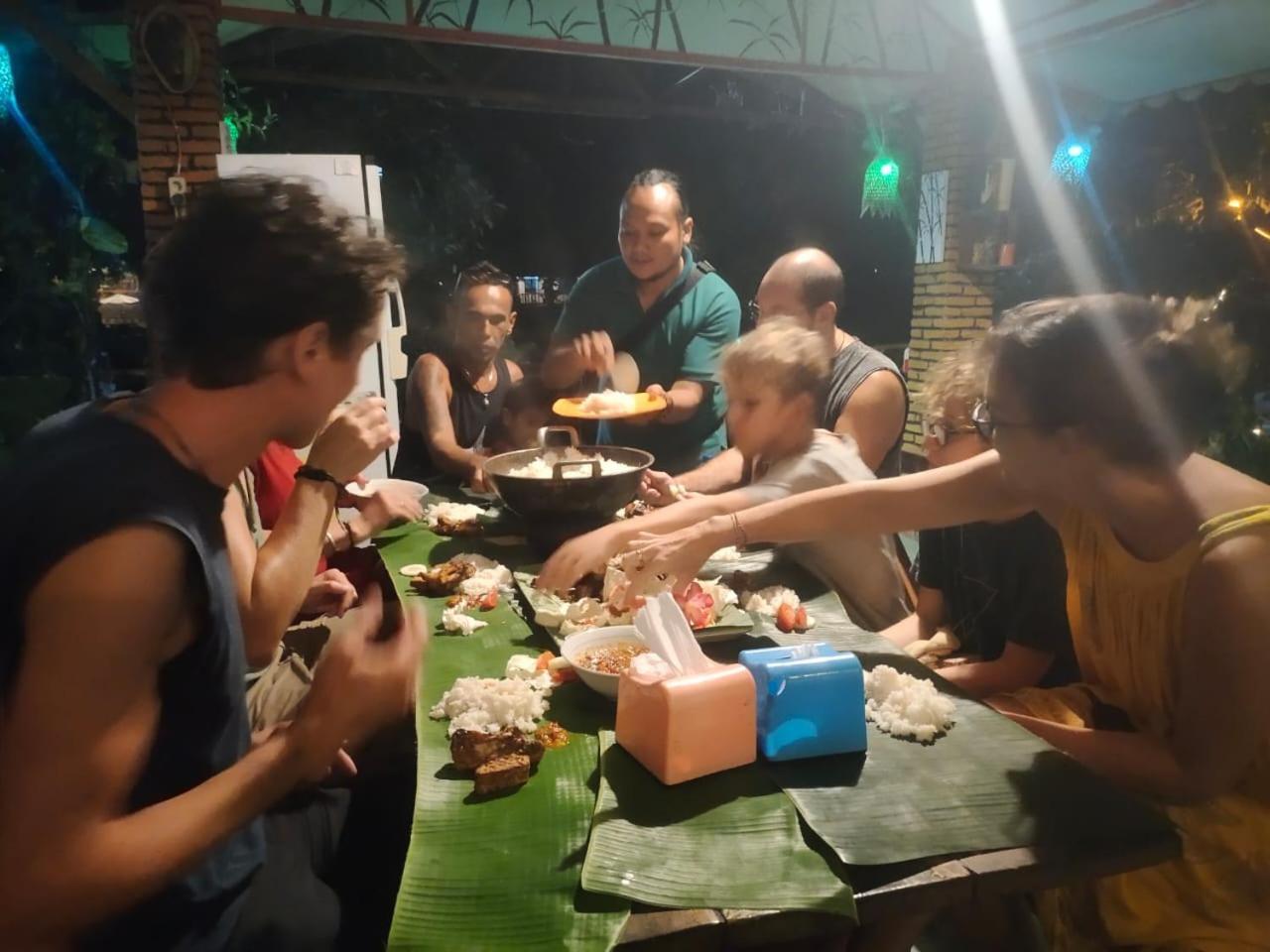 Lucky Bamboo'Bungalows-Resto And Orangutan Jungle Trekking Tours Bukit Lawang Exterior photo