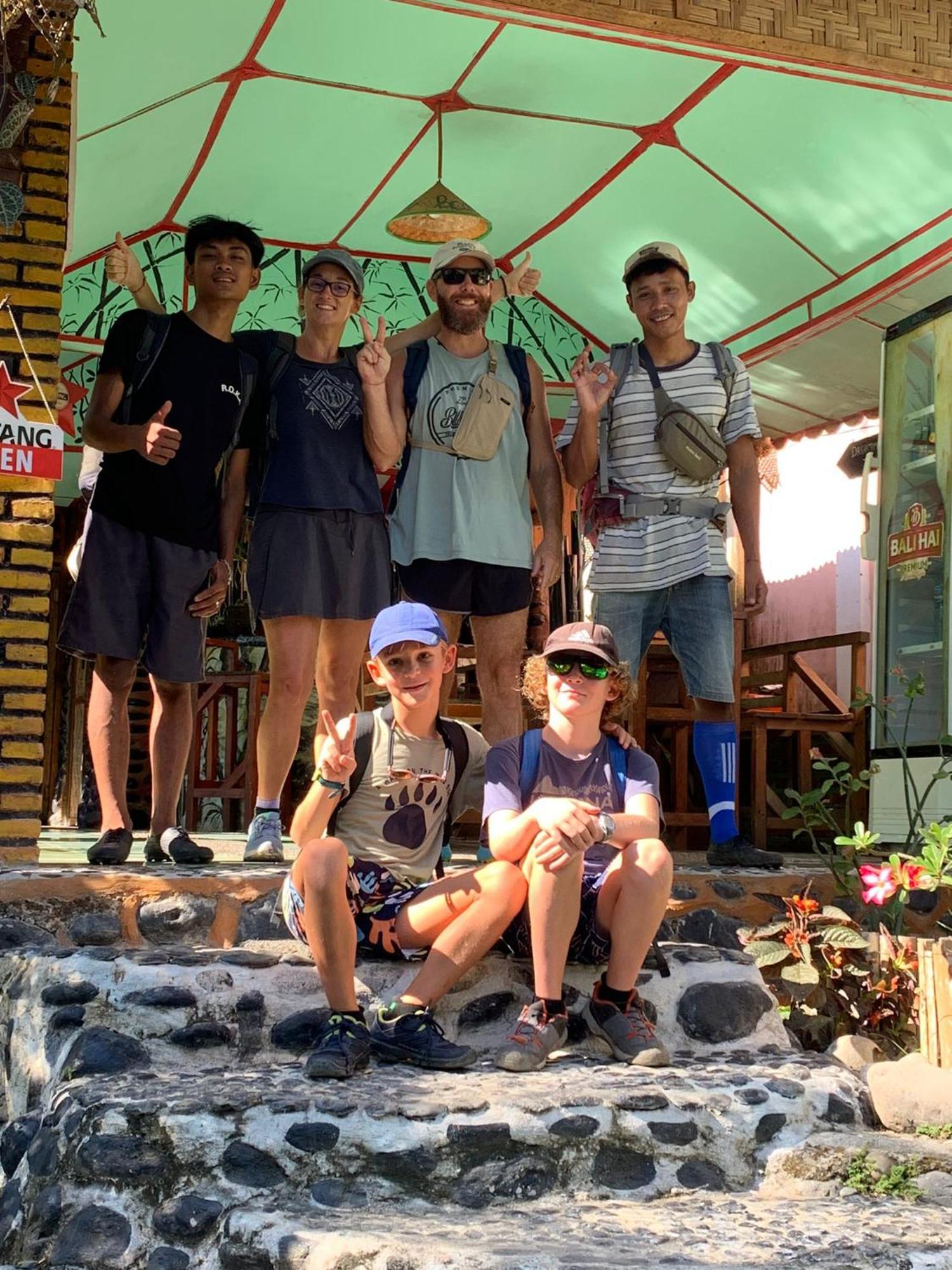 Lucky Bamboo'Bungalows-Resto And Orangutan Jungle Trekking Tours Bukit Lawang Exterior photo